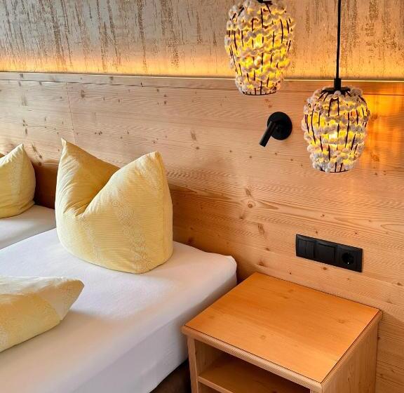 Comfort room with balcony, Alpenkönig