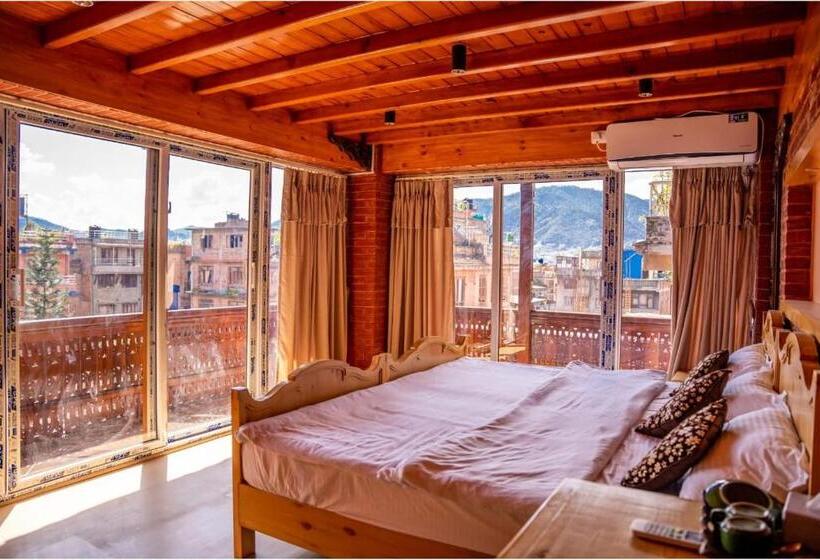 اتاق لوکس با بالکن, Nag Pukhu Guest House