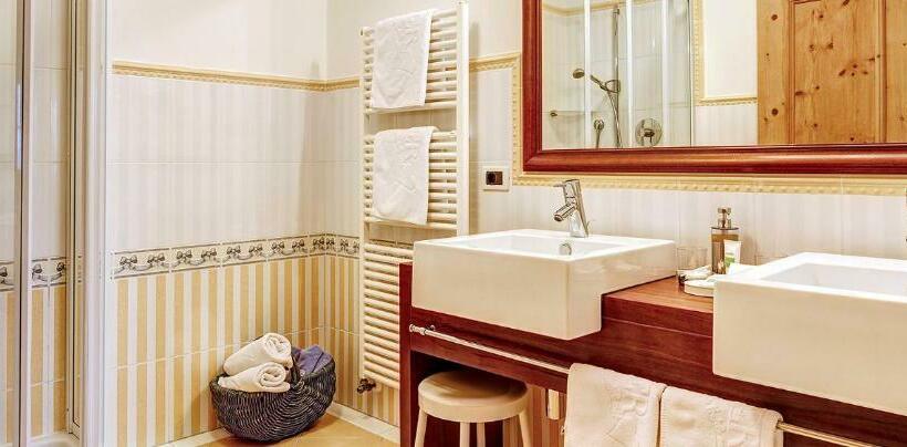 家庭套房, Hirzer 2781