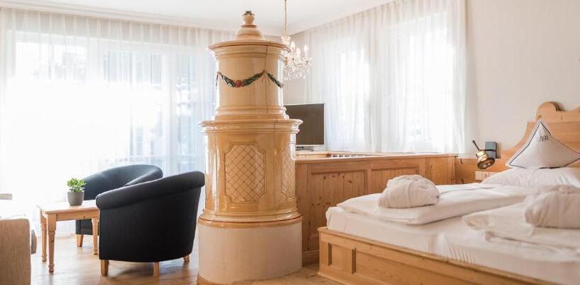 家庭套房, Hirzer 2781