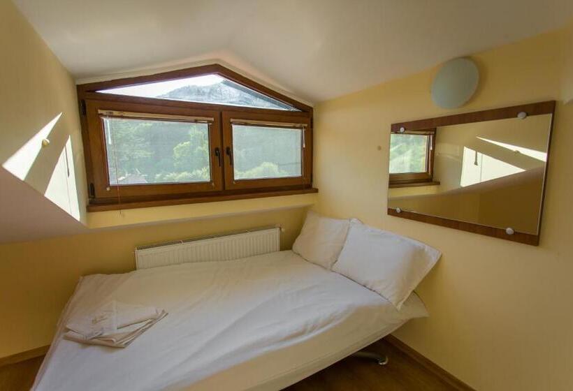 חדר סטנדרט לשלושה, Hera Guest House