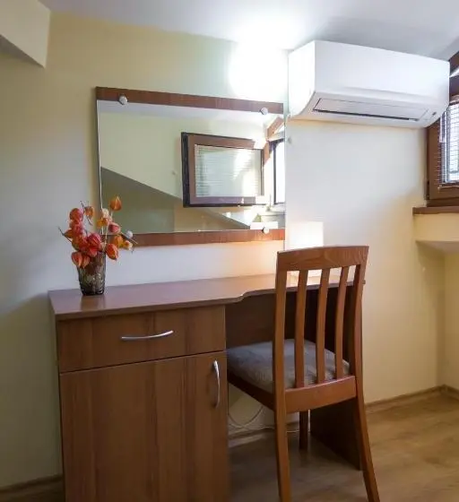 スタンダードトリプルルーム, Hera Guest House