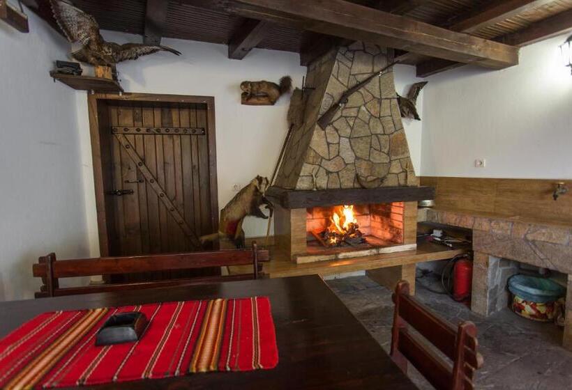 וילה עם חדר שינה אחד ובריכת שחיה, Hera Guest House