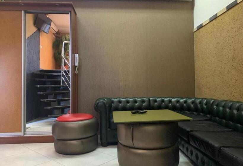 جناح دوبلكس, Na Bukovinskoy Guest House