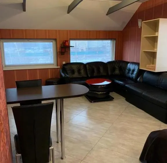 スイート, Na Bukovinskoy Guest House