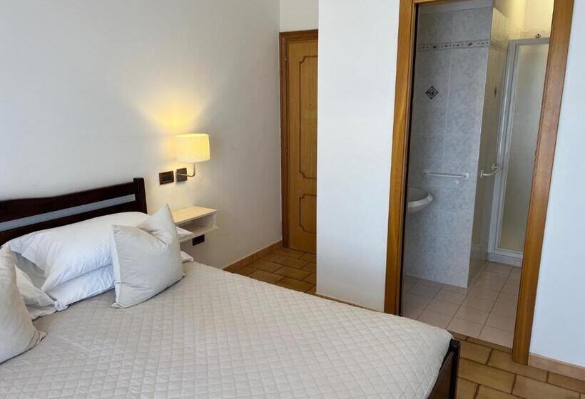 标准间带阳台, Villa Lavinia B&b