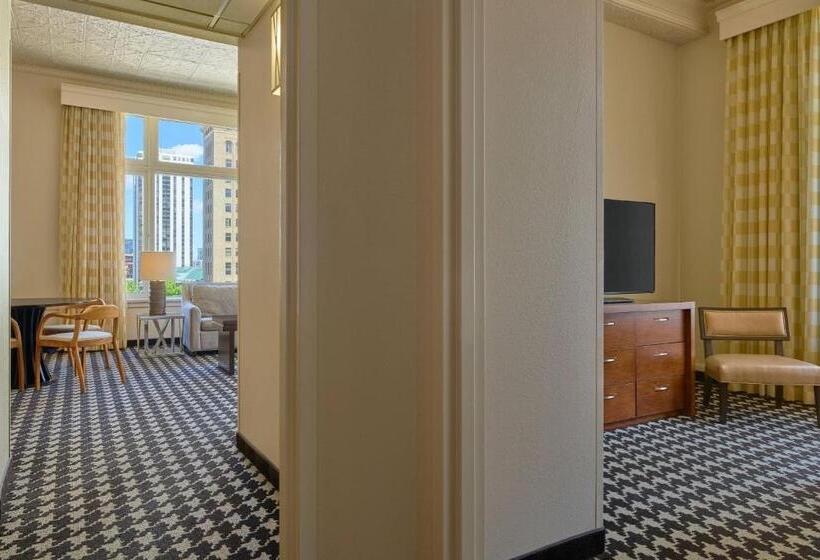 מיטת קינג בסוויטה, Courtyard By Marriott Denver Downtown