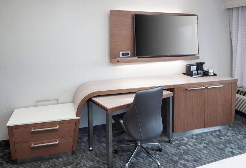 带2个双人床的标准工作室, Courtyard Tuscaloosa