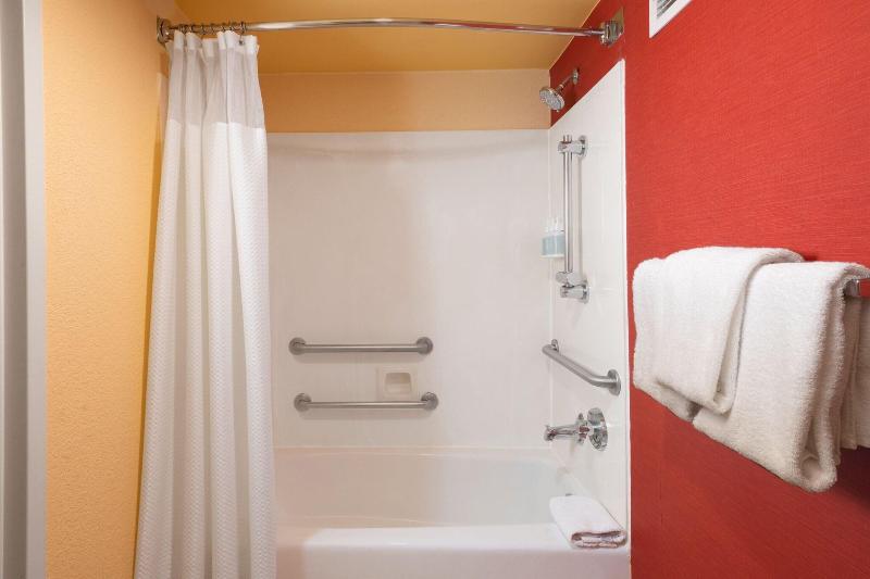 غرفة قياسية سرير كينج, Courtyard By Marriott Dallas Plano In Legacy Park