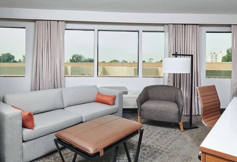 Balkonlu Süit, Doubletree By Hilton Fullerton