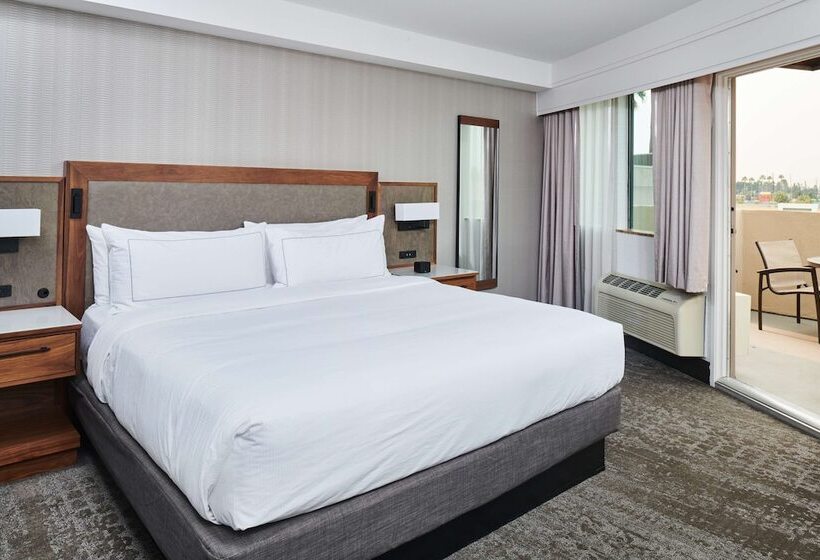 발코니가 있는 스위트, Doubletree By Hilton Fullerton