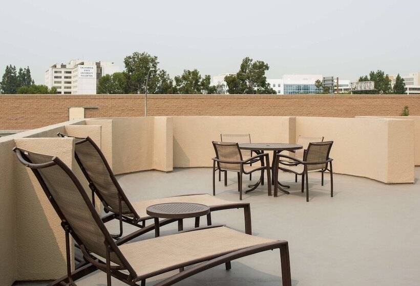 Balkonlu Süit, Doubletree By Hilton Fullerton