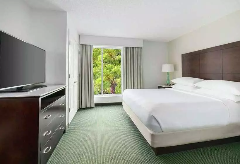 سوئیت با بالکن, Doubletree By Hilton Fullerton
