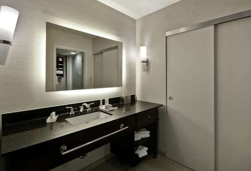 발코니가 있는 스위트, Doubletree By Hilton Fullerton