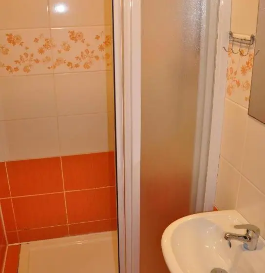 スタンダードトリプルルーム, Hostel Děčín Na Skřivánce