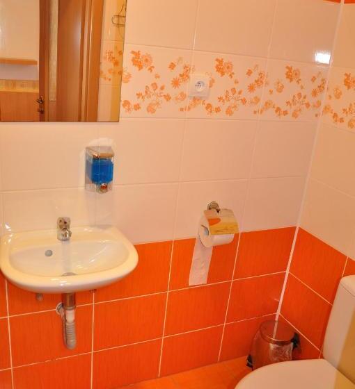 חדר סטנדרט לשלושה, Hostel Děčín Na Skřivánce