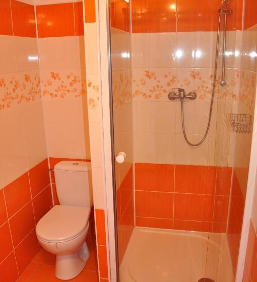 חדר סטנדרט לשלושה, Hostel Děčín Na Skřivánce