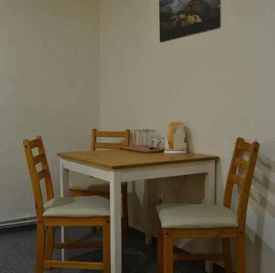 スタンダード４人部屋, Hostel Děčín Na Skřivánce