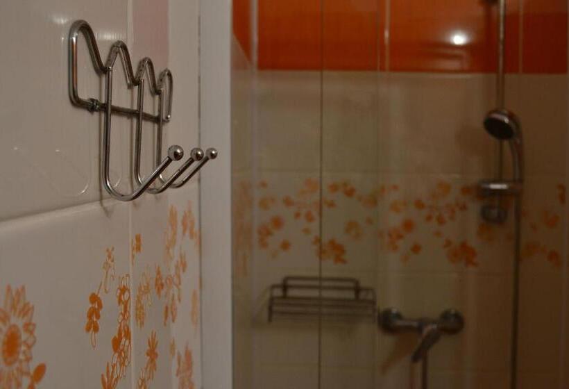 חדר סטנדרט לארבעה, Hostel Děčín Na Skřivánce