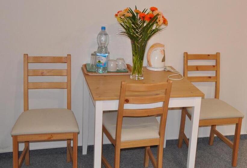 חדר סטנדרט לארבעה, Hostel Děčín Na Skřivánce