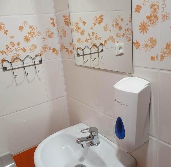 חדר סטנדרט לארבעה, Hostel Děčín Na Skřivánce