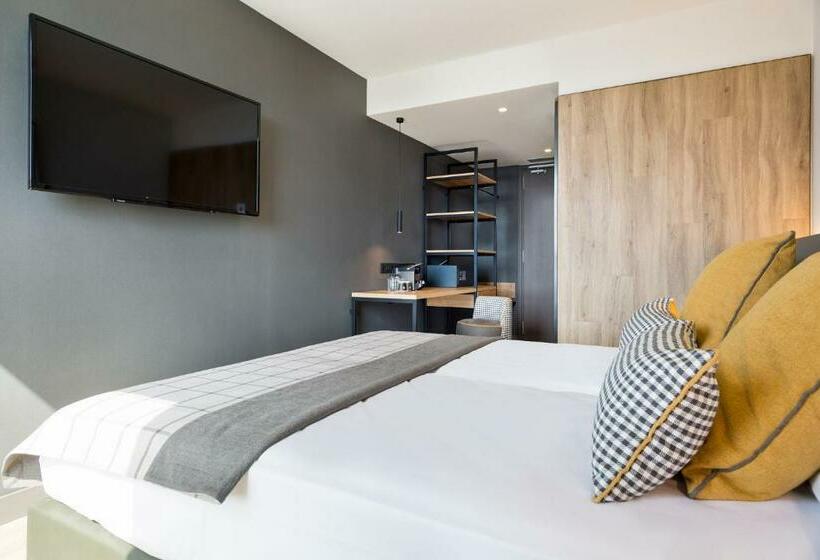 اتاق سوپریور با چشمانداز, Acta Voraport