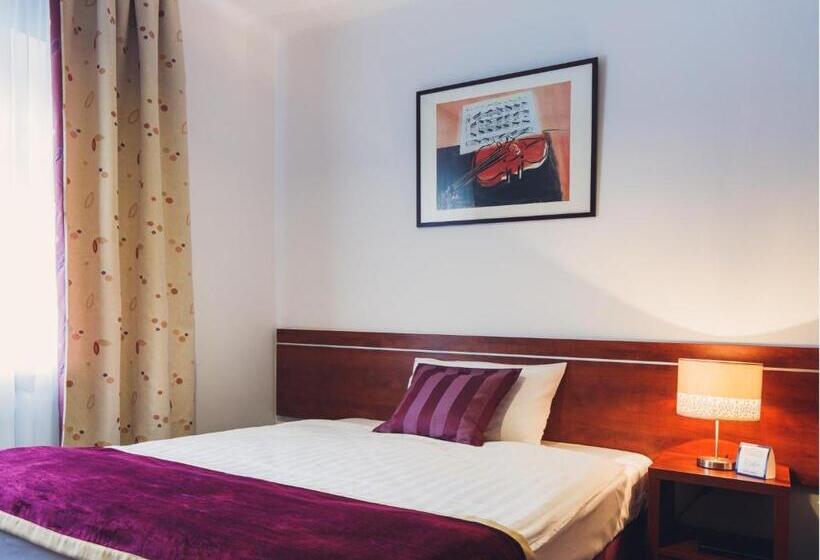 Номер Стандарт Индивидуальный, Chmielna Warsaw