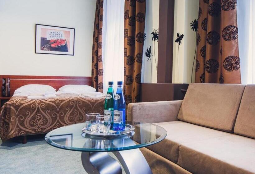 Студия Стандарт, Chmielna Warsaw