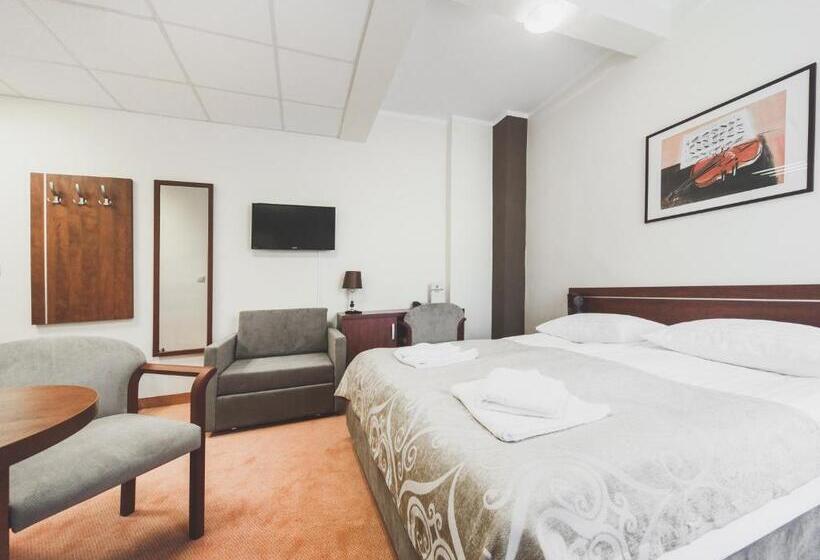 Номер Superior, Chmielna Warsaw