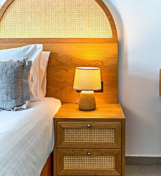 标准间, Delfina Boutique