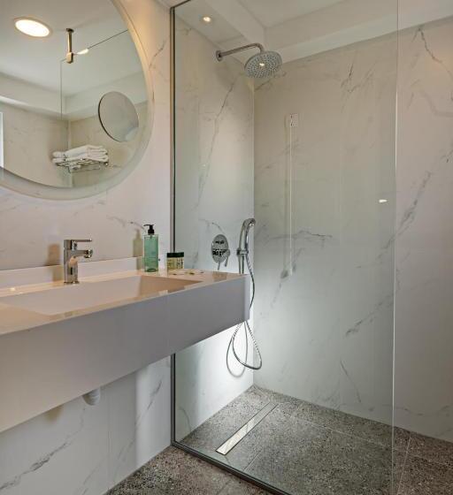 标准间, Delfina Boutique