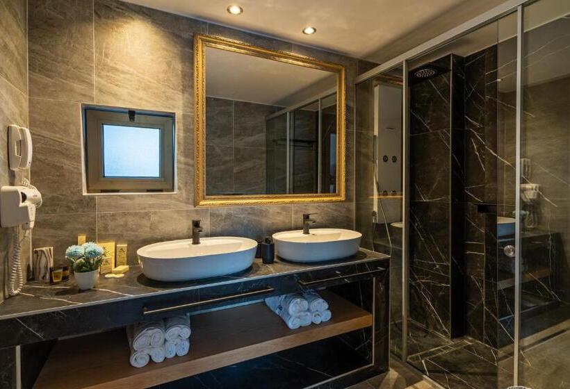 سوییت با استخر, Delfina Boutique