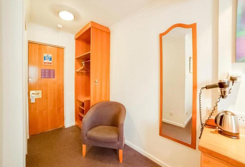 Номер Стандарт, Lakeside Haydock Hotel, St Helens