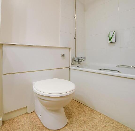 패밀리 룸, Lakeside Haydock Hotel, St Helens