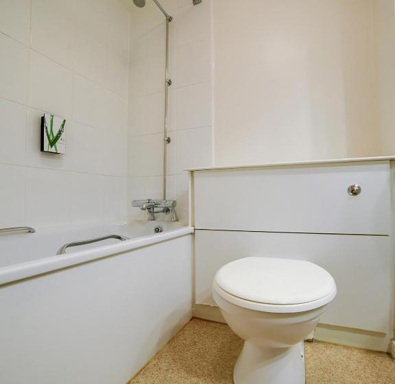 4인용 스탠다드 룸, Lakeside Haydock Hotel, St Helens