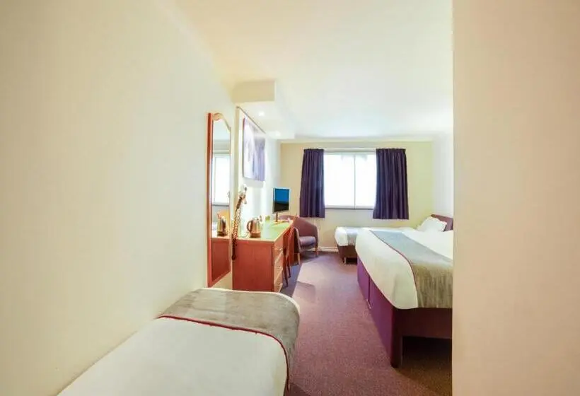 スタンダード４人部屋, Lakeside Haydock Hotel, St Helens