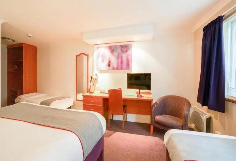 スタンダード４人部屋, Lakeside Haydock Hotel, St Helens