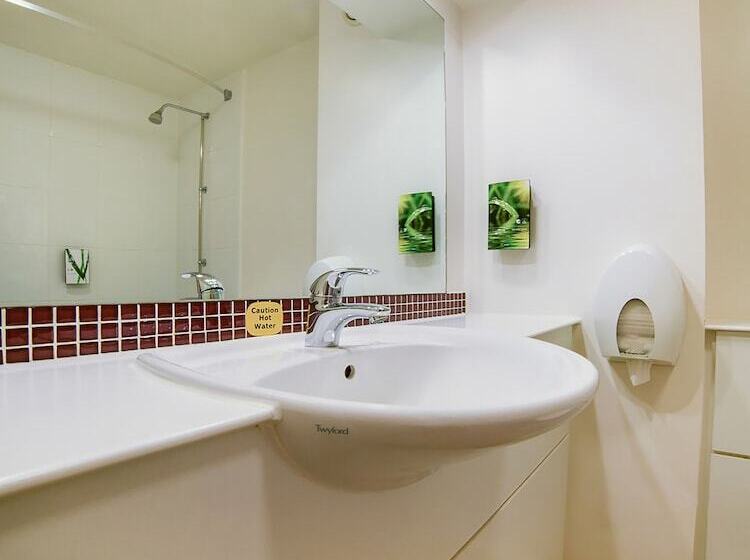 스탠다드 룸, Lakeside Haydock Hotel, St Helens