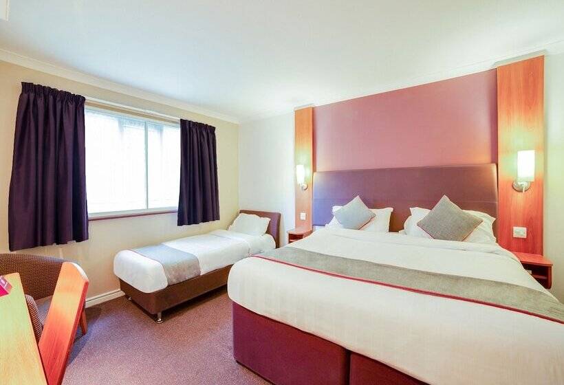 4인용 스탠다드 룸, Lakeside Haydock Hotel, St Helens