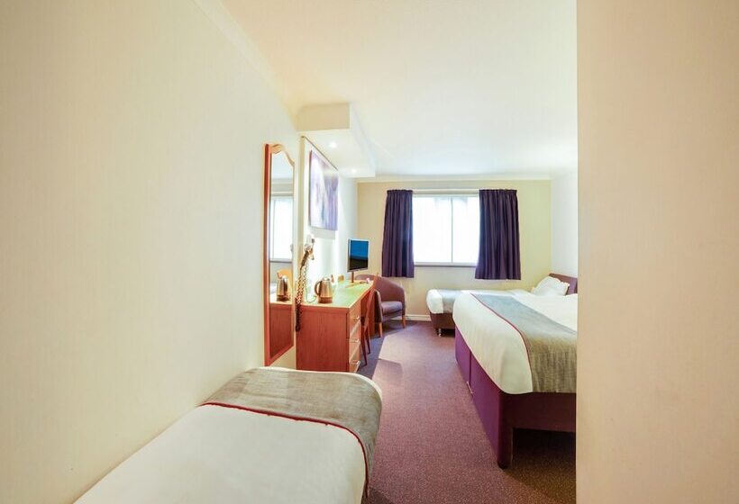 Четырехместный Номер Стандарт, Lakeside Haydock Hotel, St Helens