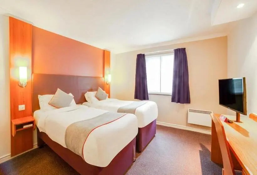 スタンダードルーム, Lakeside Haydock Hotel, St Helens