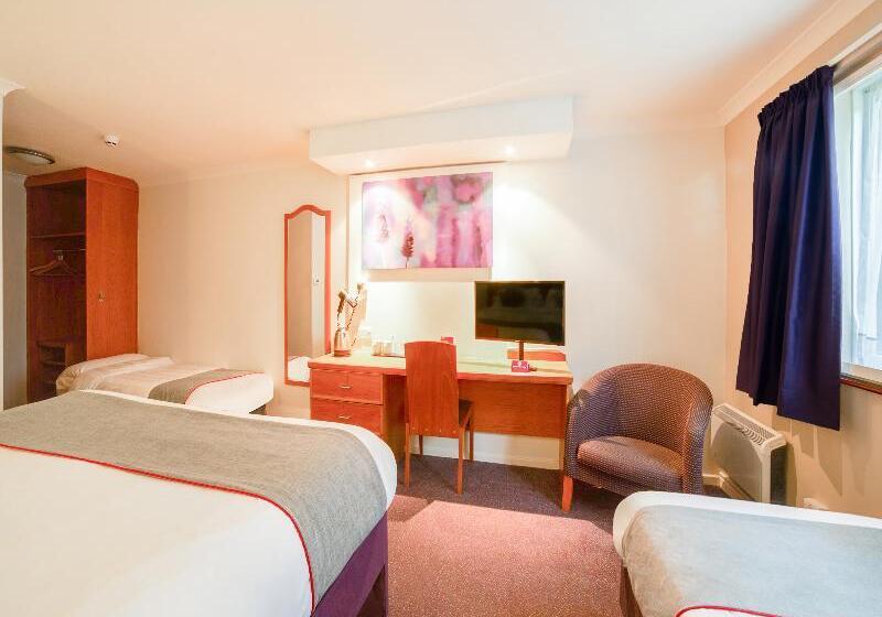 4인용 스탠다드 룸, Lakeside Haydock Hotel, St Helens