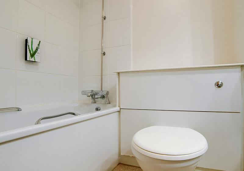 패밀리 룸, Lakeside Haydock Hotel, St Helens