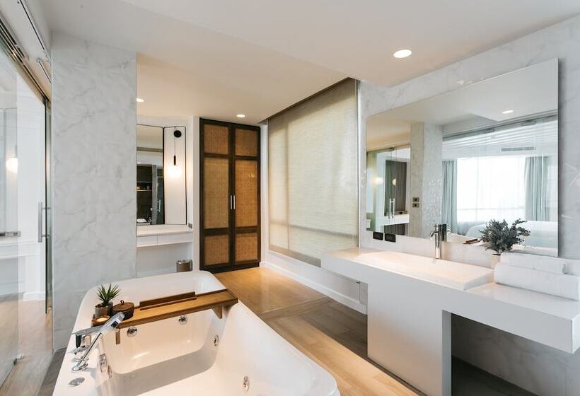 带按摩浴盆的套房, Syn Boutique