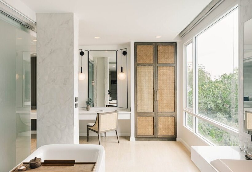 Люкс с гидромассажем, Syn Boutique