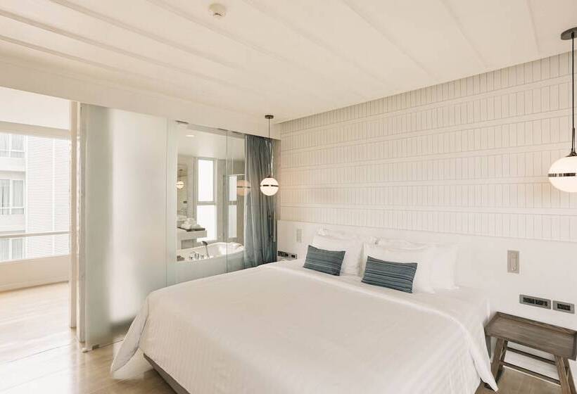 带按摩浴盆的套房, Syn Boutique