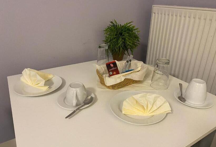 침실 1개 발코니 아파트, U. + Apartments