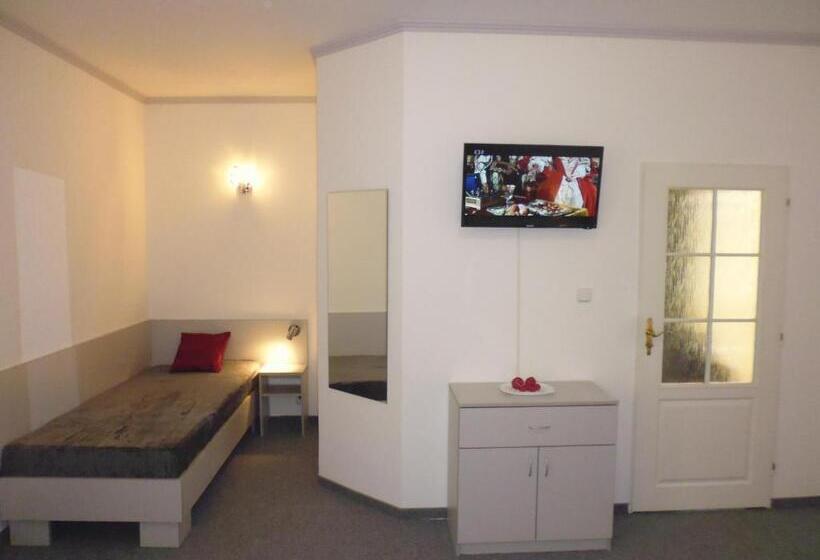 베이직 3인 룸, Pension Kamenný Dvůr