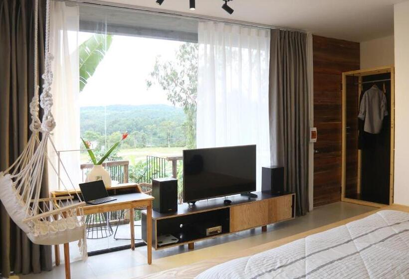 اتاق استاندارد با چشمانداز کوهستان, Nano Ecohostel