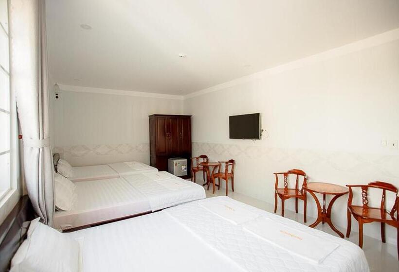 اتاق خانوادگی, Phu Hong